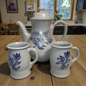 Pfaltzgraff YORKTOWNE 7 Cup 9 3/8" Coffee Pot with Lid AND 2 MUGS SET 490Y USA‎